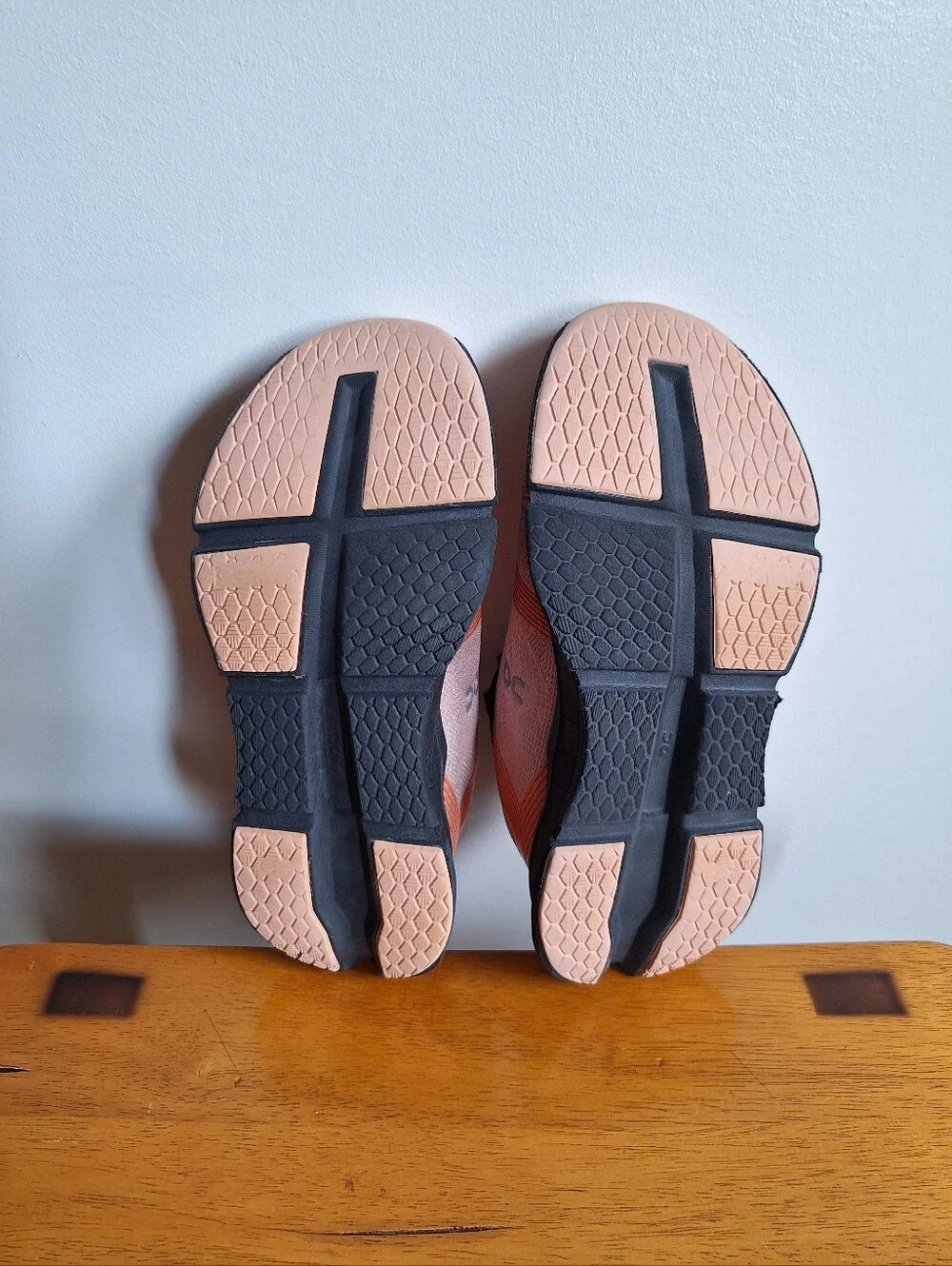 On Running  Cloudgo Women's Rose Magnet Size 7.5